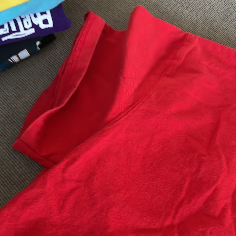 Red tshirt - Picture 3 of 4